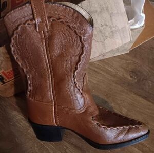 Womens cowgirl boots 👢
